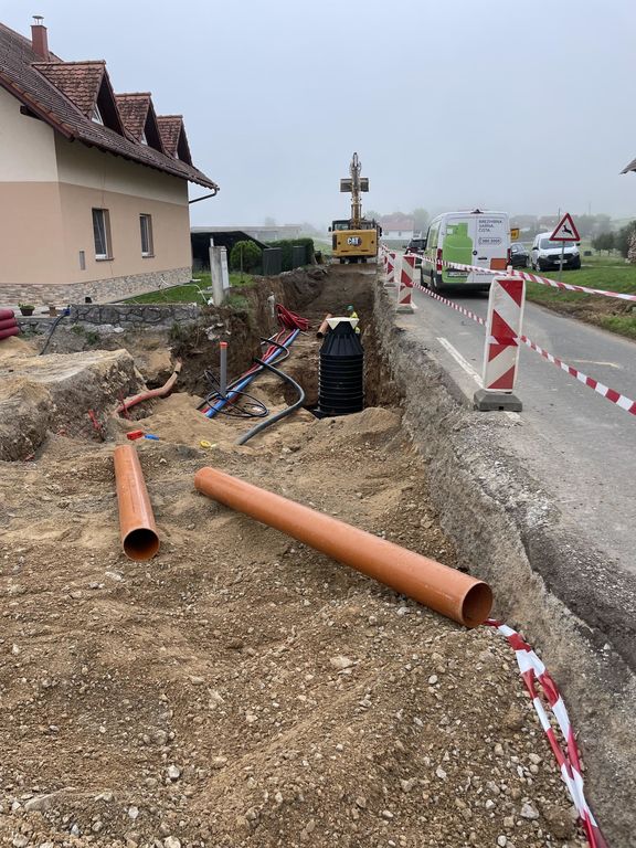 Popolna Zapora Ceste Na Dolenjih Ponikvah Ob Ina Trebnje Mojaob Ina Si