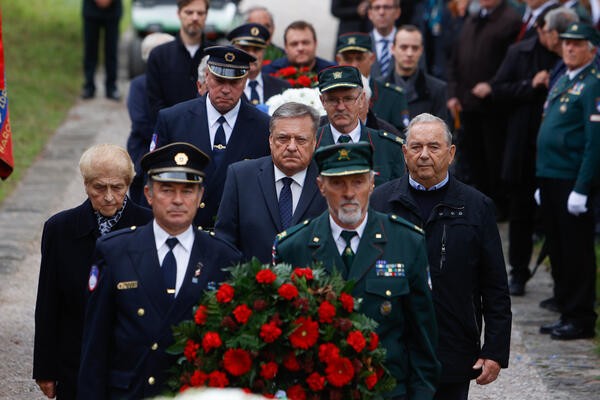 Polaganje vencev v Gramozni jami. Foto: N. Rovan