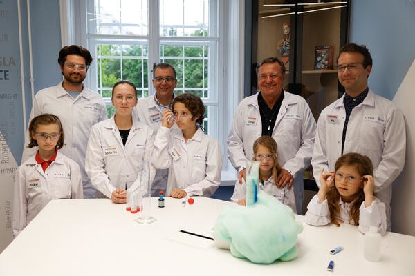 Ekipa otroškega laboratorija z Zoranom Jankoviće. Foto: N. Rovan 