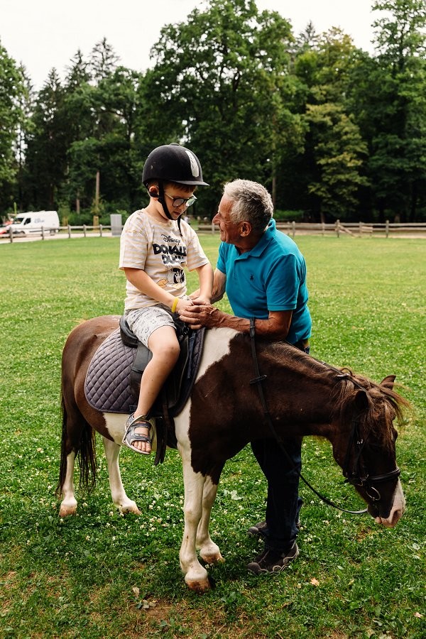 Slepi in slabovidni otroci na dogodku