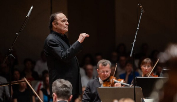 Benjamin Britten VOJNI REKVIEM dirigent CHARLES DUTOIT, vir: Festival Ljubljana