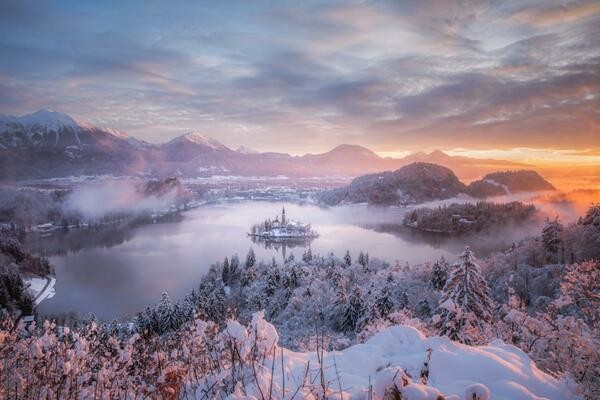 Fotografija Bled fotografa Jake Ivančiča. 