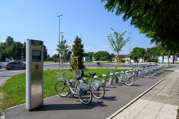Postajališče Biciklja na Celovški. Foto: M. Kambič, arhiv MOL