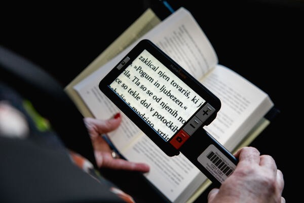 Branje za osebe z oviranostmi. Foto: Jaka Teršek