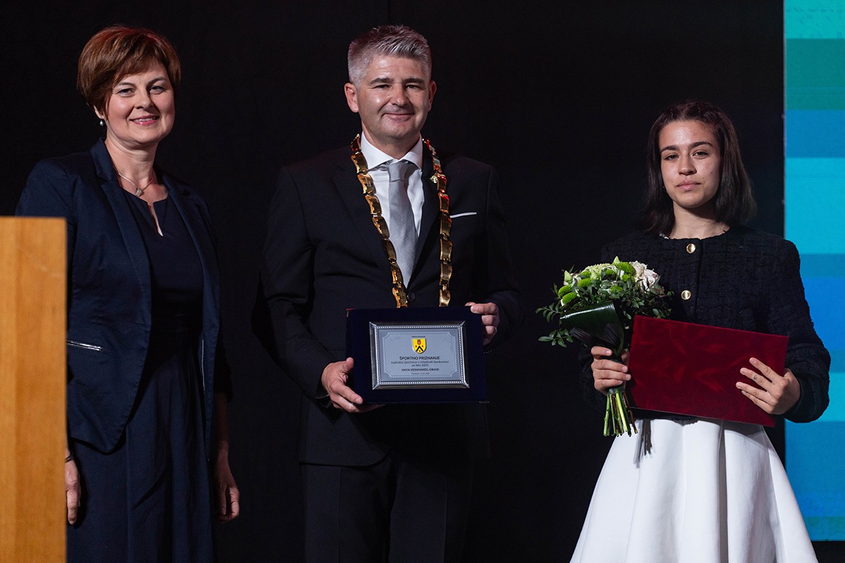 Špelca Mikelj, Jurij Kern, Haya Veinhandl