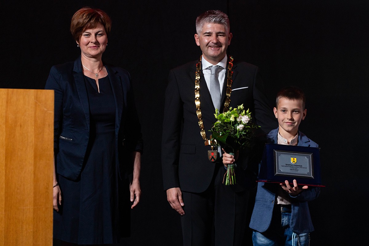 Špelca Mikelj, Jurij Kern, Timon Grgič