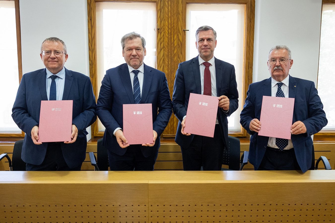 Minister, župan, rektor, dekan Muhič