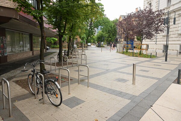 nova stojala za kolesa