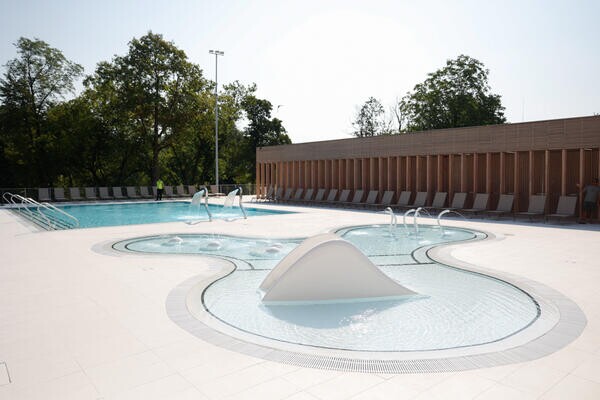 Manjši bazen za neplavalce in čofotalnik za otroke. Foto: N. Rovan