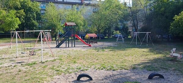 Igrišče Linhartova pred prenovo. Foto: arhiv MOL