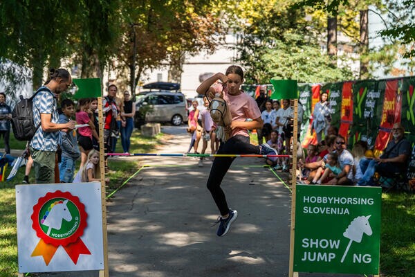 Hobbyhorsing. Foto: Nino Kolarev