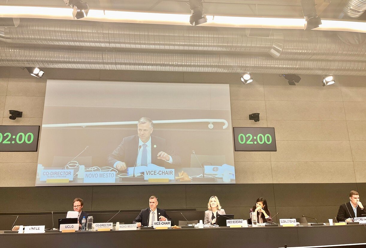 župan med predstavitvijo