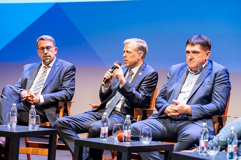 Župan Gregor Macedoni med govorom.