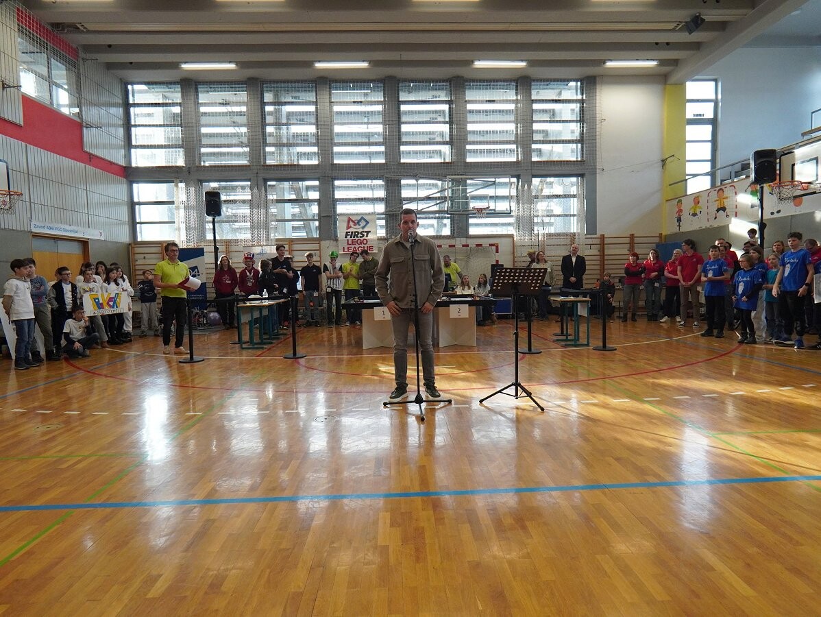 podžupan Urban Kramar med pozdravnim nagovorom