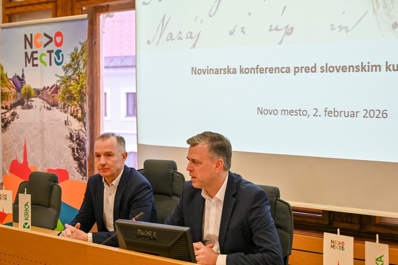 župan Gregor Macedoni in ravnatelj Glasbene šole Marjana Kozine Matija Slak na novinarski konferenci