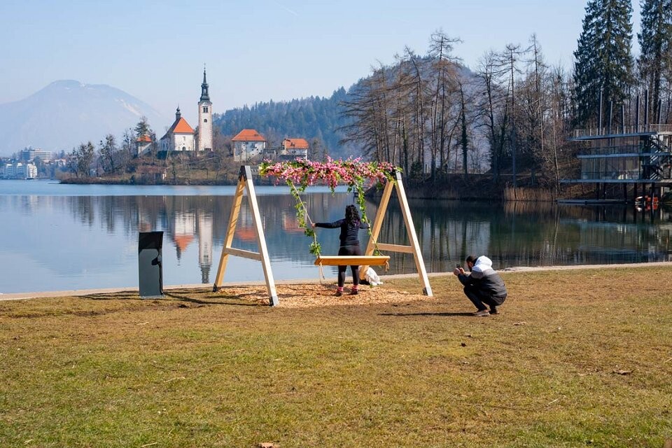 Mesec ljubezni - gugalnica 