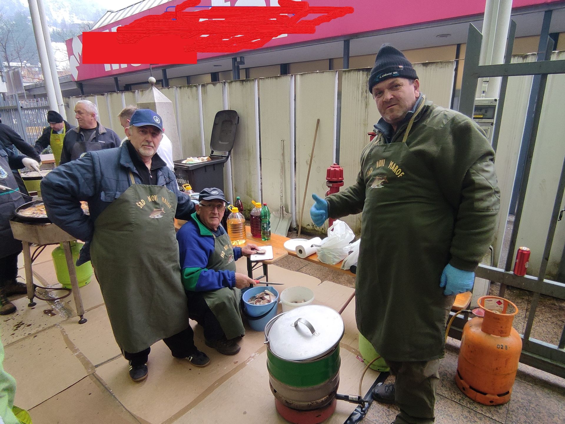 TRADICIONALNA PREDBOŽIČNA PEKA RIB NA ZAGORSKI TRŽNICI Občina Zagorje