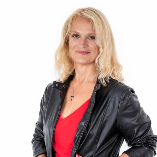 Green Modern Conference Speakers Instagram Post (500 x 500 pik) (5)