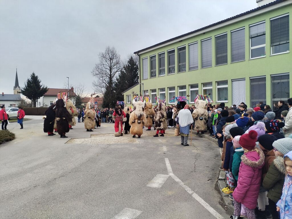 KURENTI OBISKALI VRTEC IN OSNOVNO ŠOLO KRIŽEVCI