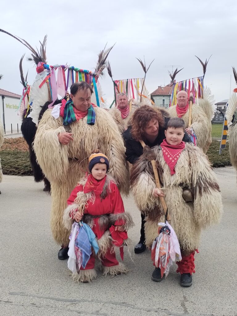 KURENTI OBISKALI VRTEC IN OSNOVNO ŠOLO KRIŽEVCI