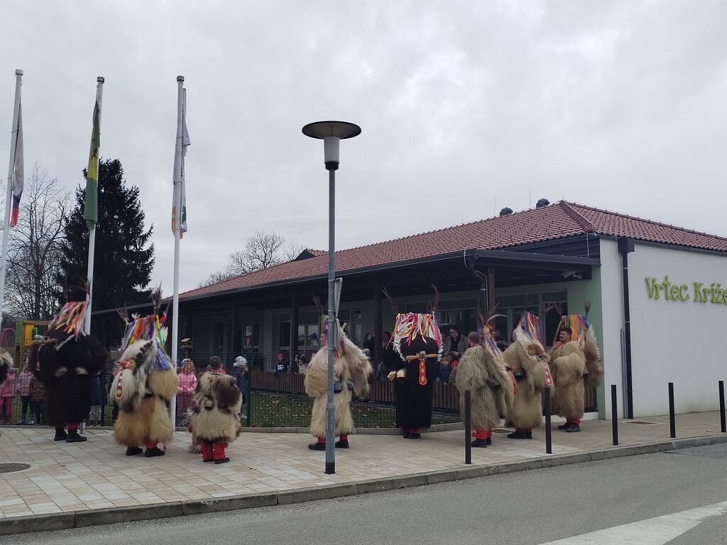 KURENTI OBISKALI VRTEC IN OSNOVNO ŠOLO KRIŽEVCI