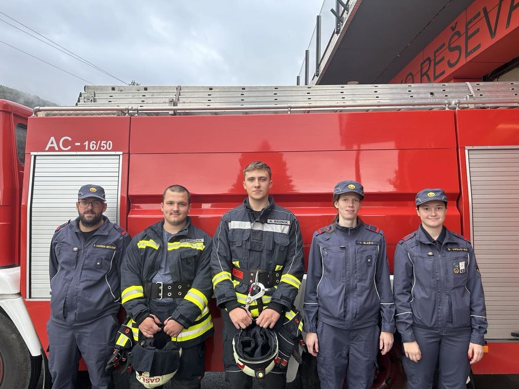 V Prekopi kar pet novih gasilcev – operativcev