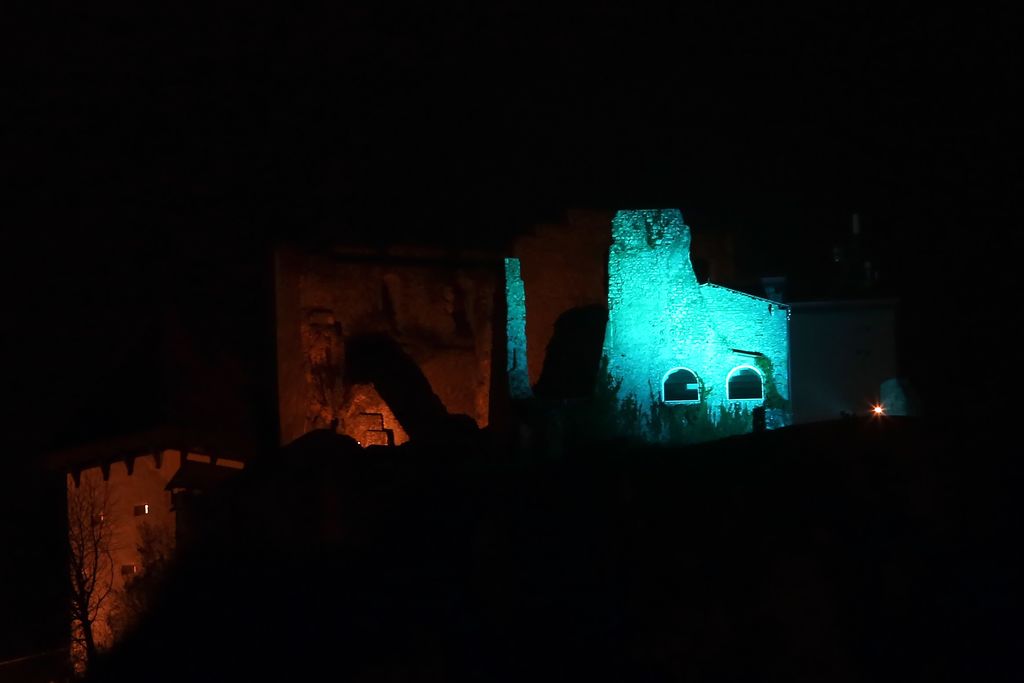 Ob tretji obletnici lansiranja globalne strategije za odpravo raka materničnega vratu - celjski Stari grad žari v turkizni barvi