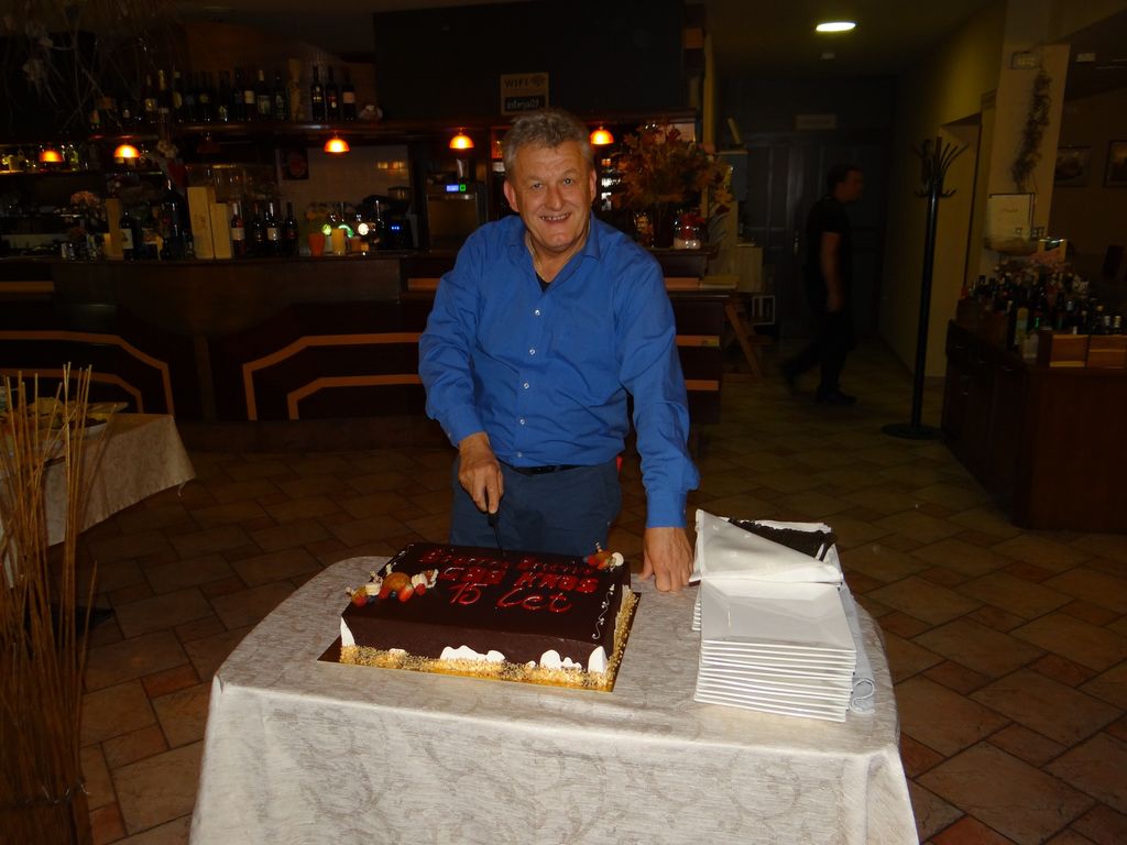 Predsednik Paolo Zanutto je prvi zarezal v torto