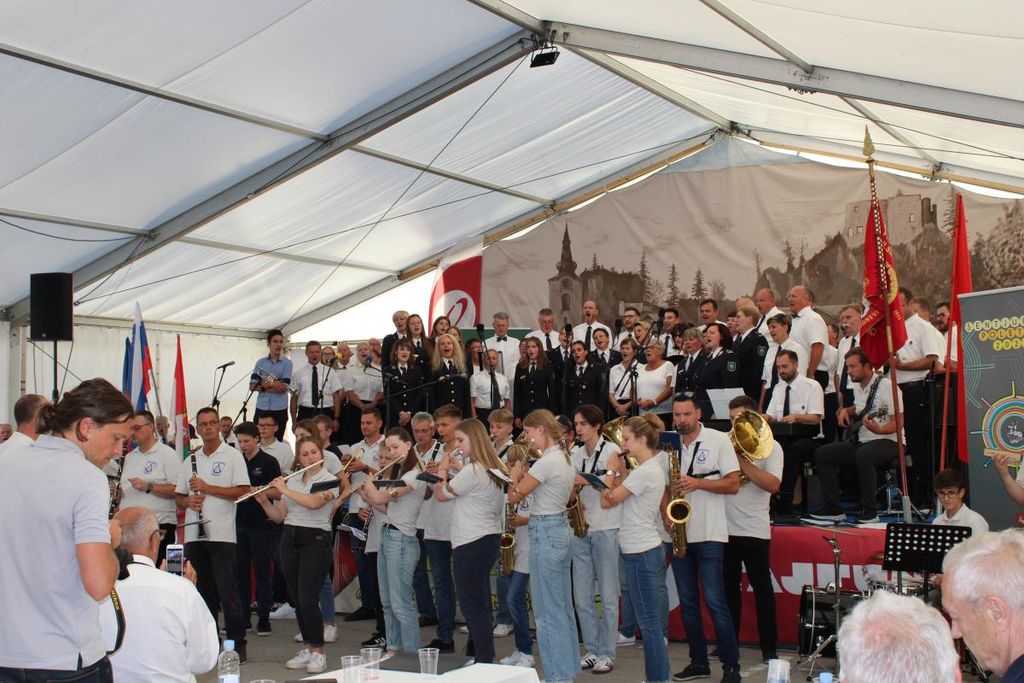 Gasilski pevski zbor PGD Trebelno na tradicionalnem 39. srečanju GZS na Planini pri Sevnici