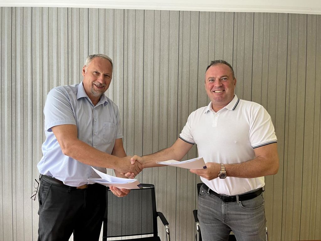 Župan Občine Kobarid je s predsednikom uprave Zidgrad d.d. podpisal gradbeno pogodbo za izgradnjo Čistilne naprave Breginj