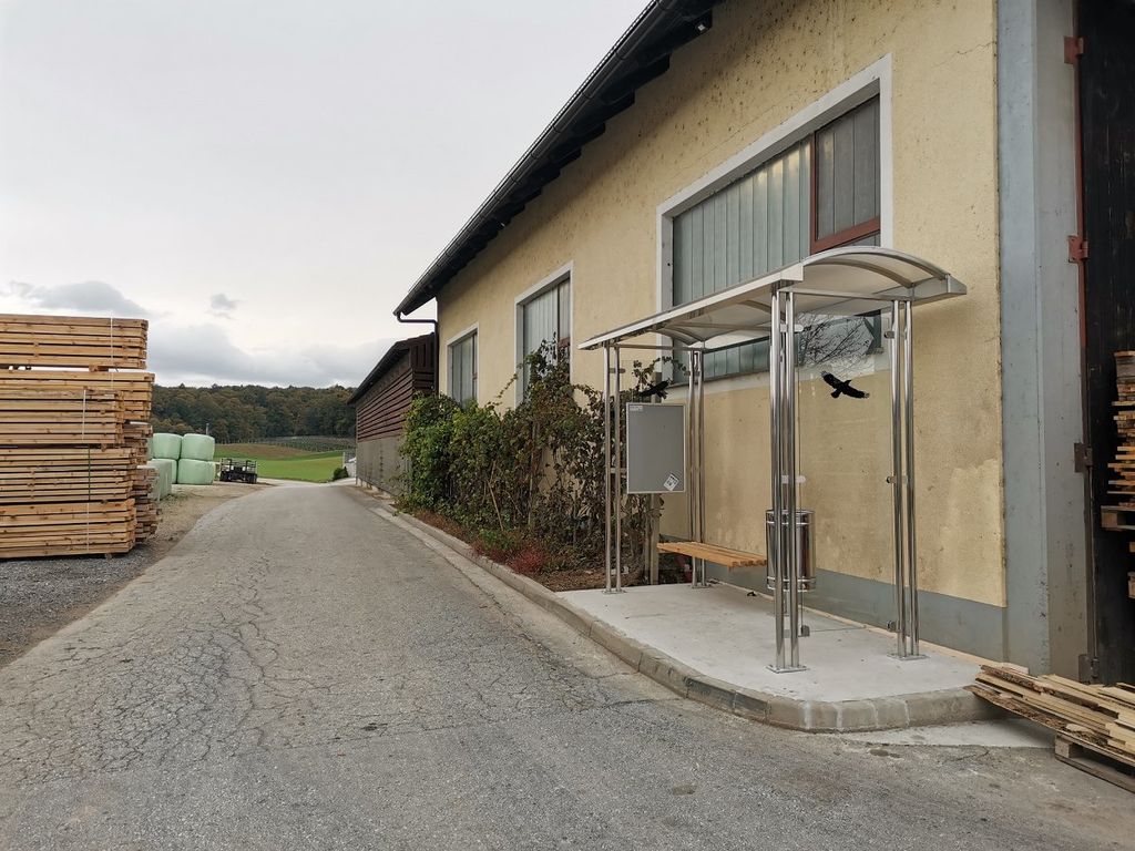 Na štirih avtobusnih postajališčih nove nadstrešnice