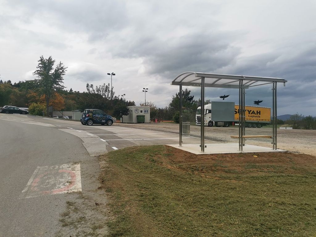 Na štirih avtobusnih postajališčih nove nadstrešnice