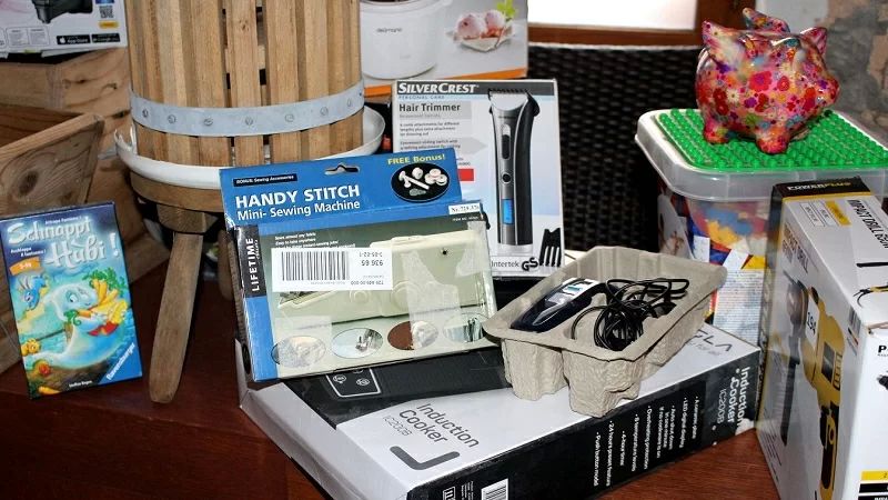 S pomočjo donacij zbrali prve predmete za novomeško knjižnico reči, zbiralna akcija se nadaljuje