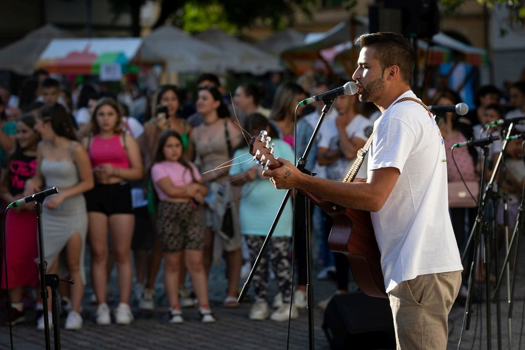 Žur vseh kultur in solist Alekdander Hudorovac s pesmijo Jedina