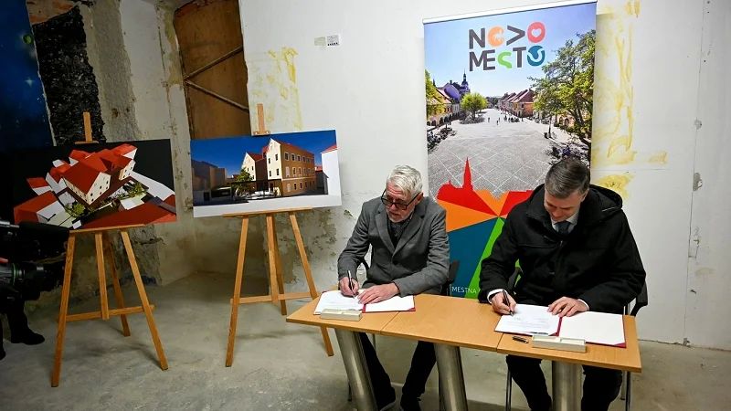 Podpisana pogodba za prenovo narodnega doma
