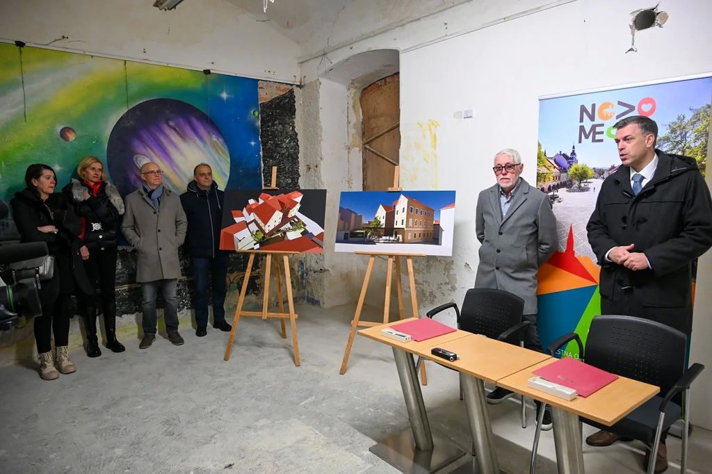 Podpisana pogodba za prenovo narodnega doma