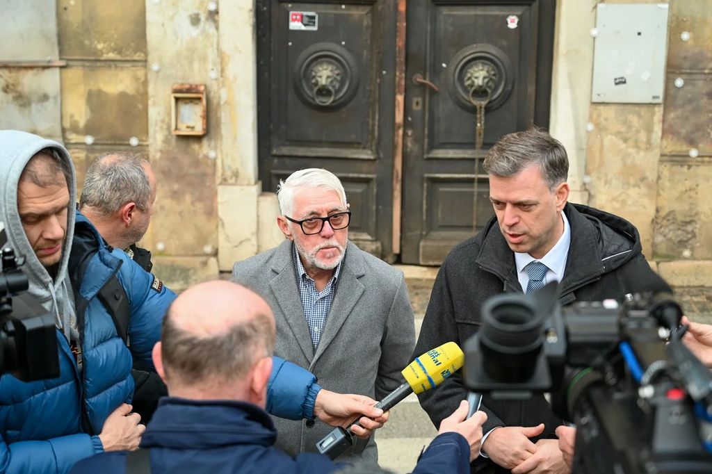 Podpisana pogodba za prenovo narodnega doma