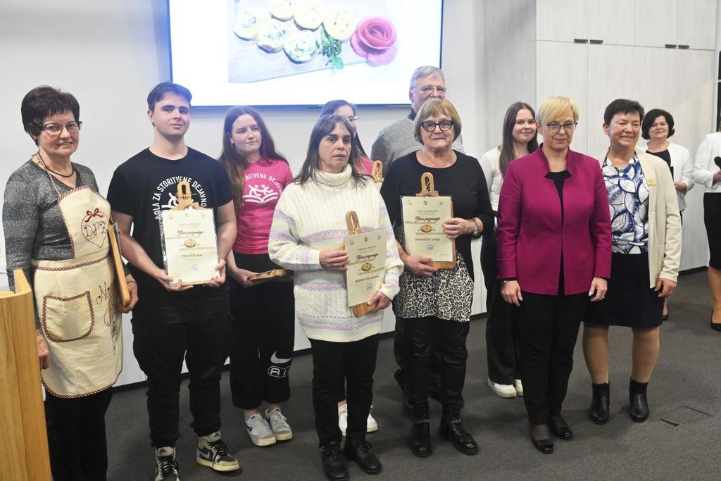 PRAZNIK ŠTRUKLJEV, PREDSEDNICA DR. NATAŠA PIRC MUSAR PODELILA NAGRADE