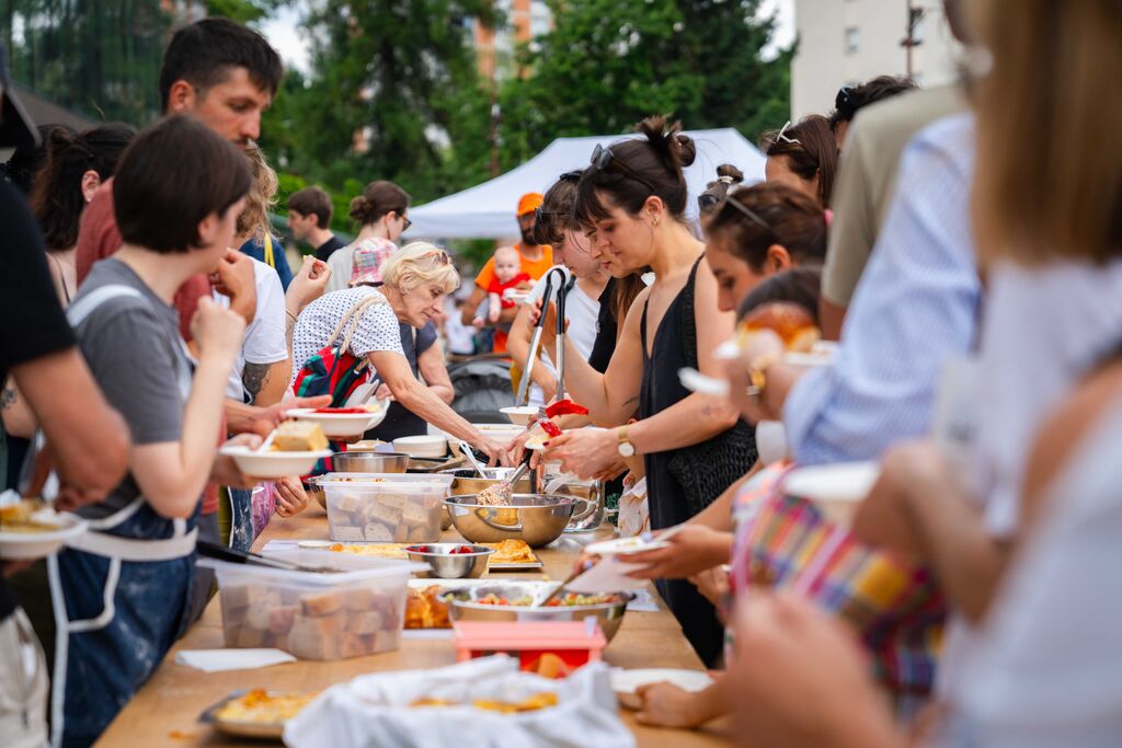 Dan soseda v Centru Rog, Avtor: Leana Herak