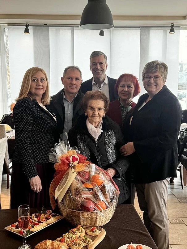 100-letnica_skupinska slika z županom, KS in OZRK