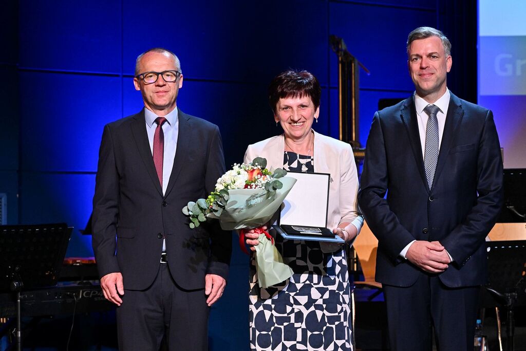 Marija Jakše - prejemnica grba Mestne občine Novo mesto