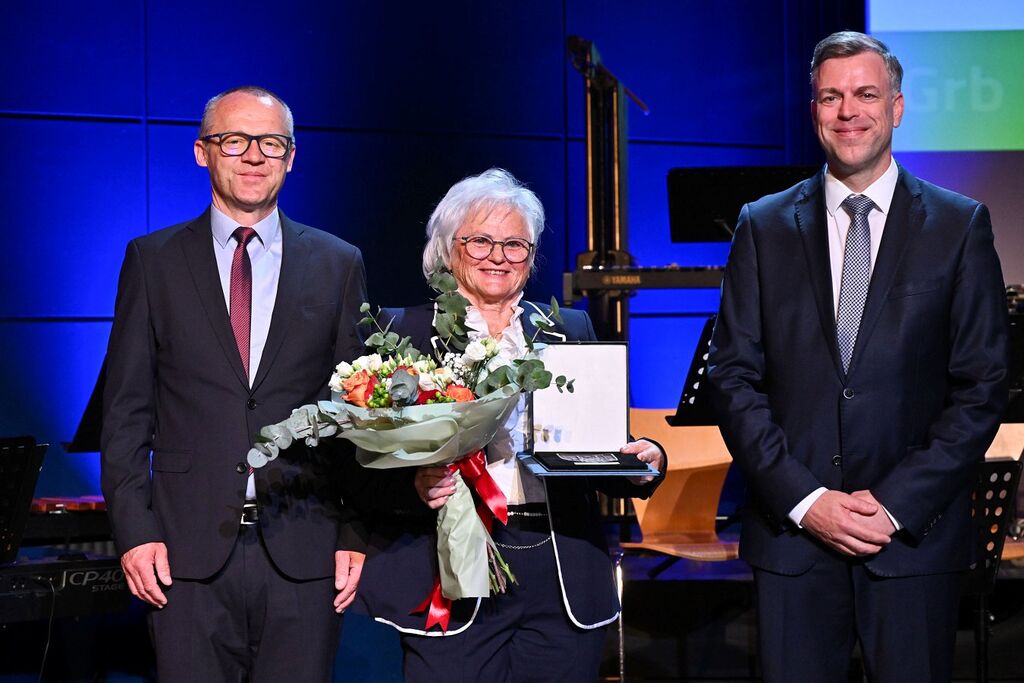 Sonja Hajnšek - prejemnica grba Mestne občine Novo mesto