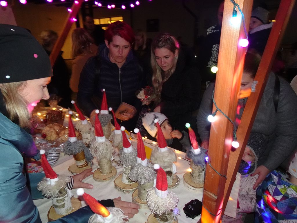 Božično - novoletni bazar v VVE Medo