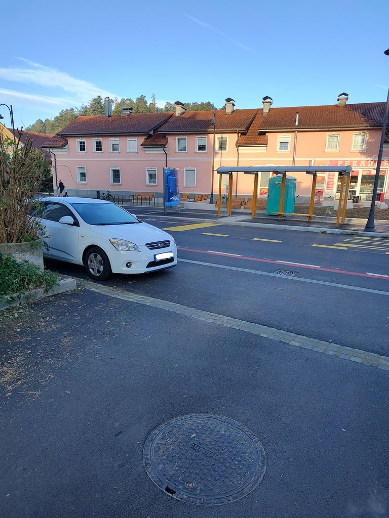 Parkiranje vozil na Slovenski cesti