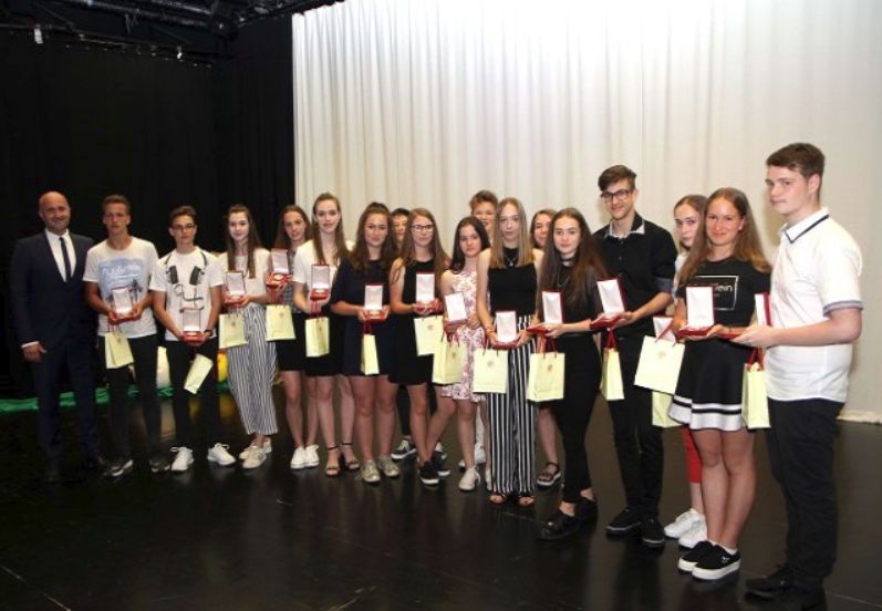 Počastili Dan državnosti; župan z najboljšimi učenci