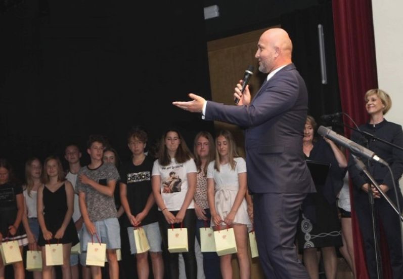 Počastili Dan državnosti; župan z najboljšimi učenci