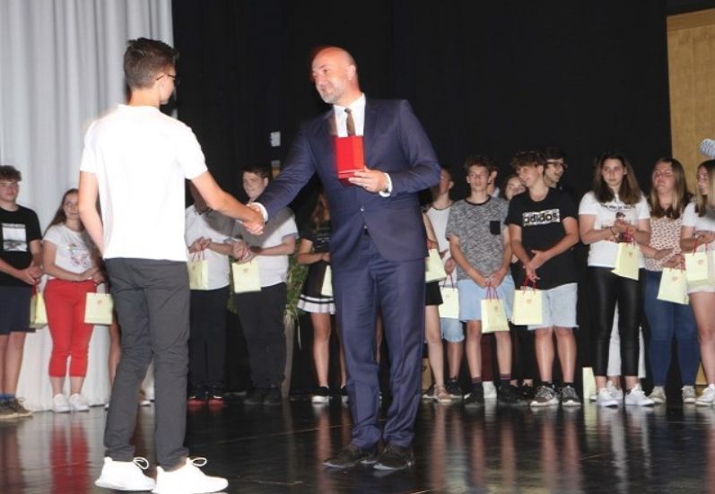 Počastili Dan državnosti; župan z najboljšimi učenci