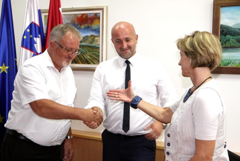 Podpisana pogodba za izvajanje šolskih prevozih