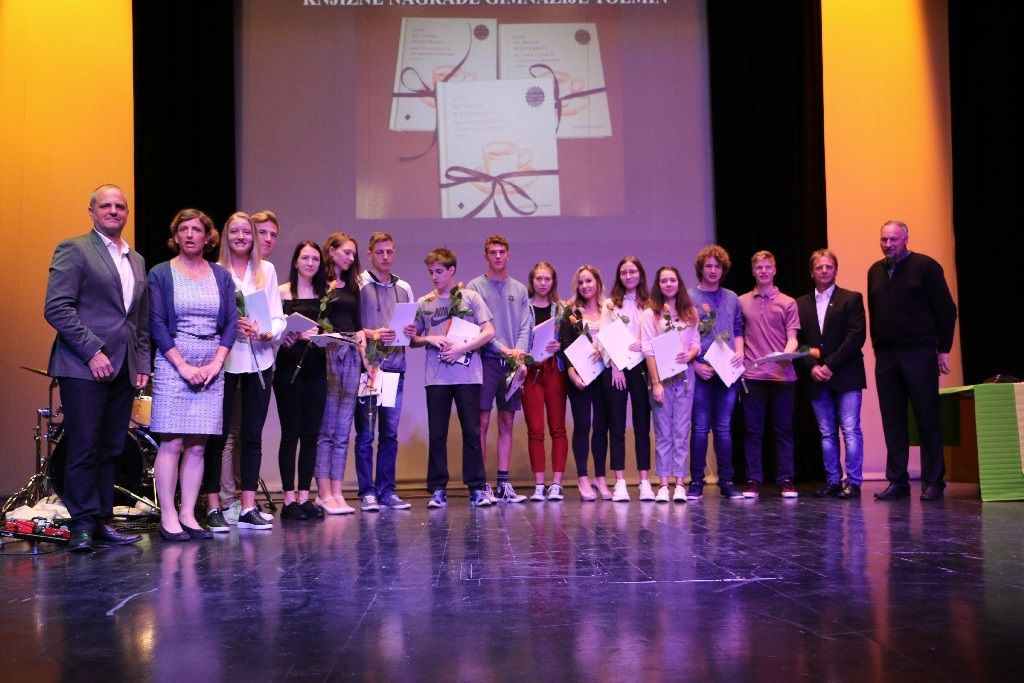 PODELITEV PRIZNANJ MATURANTOM GIMNAZIJE TOLMIN