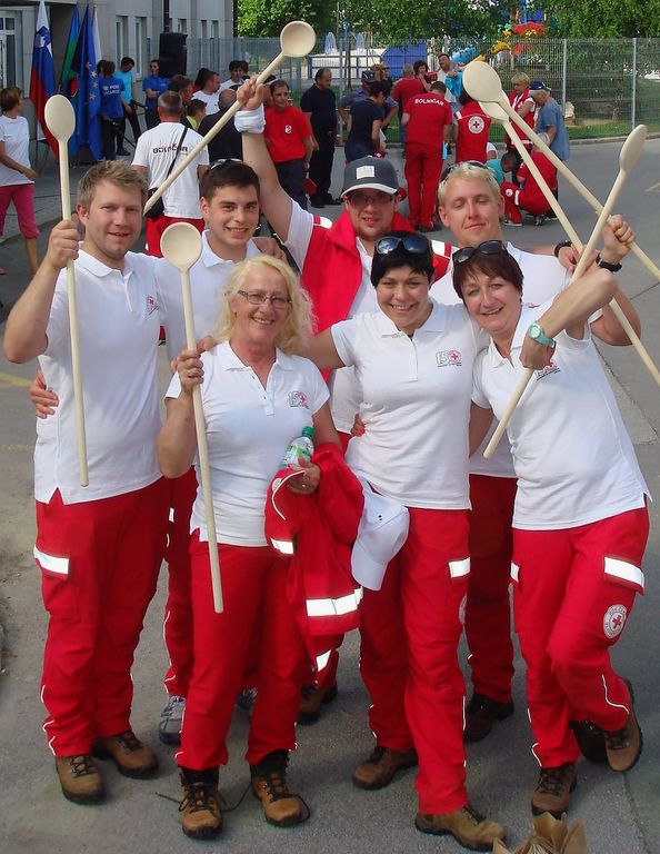 Zgoraj: Jan Hočevar, Marko Lazić, Blaž Srnec, Andraž Seliger, spodaj: Irenka Štefančič, Nina Podlesnik, Fatime Abdić.
